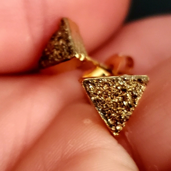 New 8mm Triangle Agate Druzy Geode Gold Stud Earrings - Picture 6 of 8